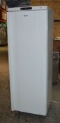 1 x Gram K400LU Commercial Refrigerator - Upright White Catering Fridge - CL295 - Ref M294 -