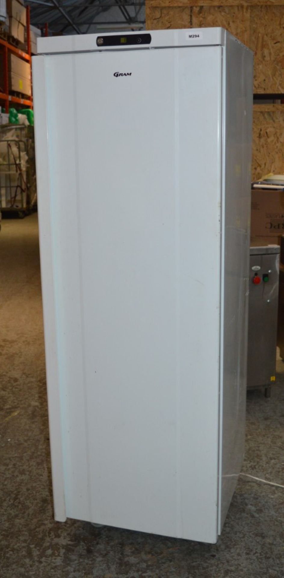 1 x Gram K400LU Commercial Refrigerator - Upright White Catering Fridge - CL295 - Ref M294 -