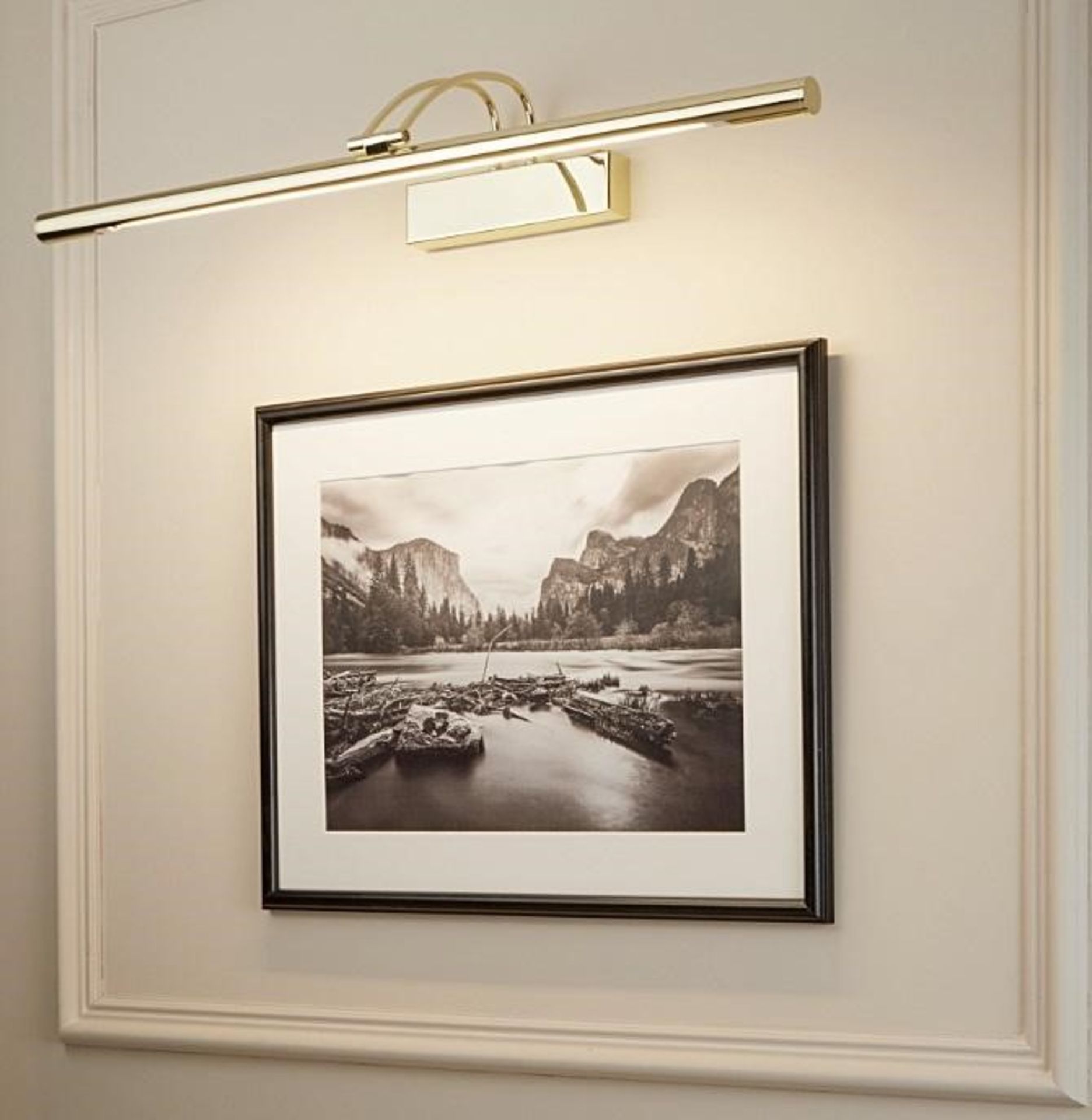 1 x Polished Brass Picture Light With Adjustable Head, Switched - Ex Display Stock - CL298 - Ref: J1