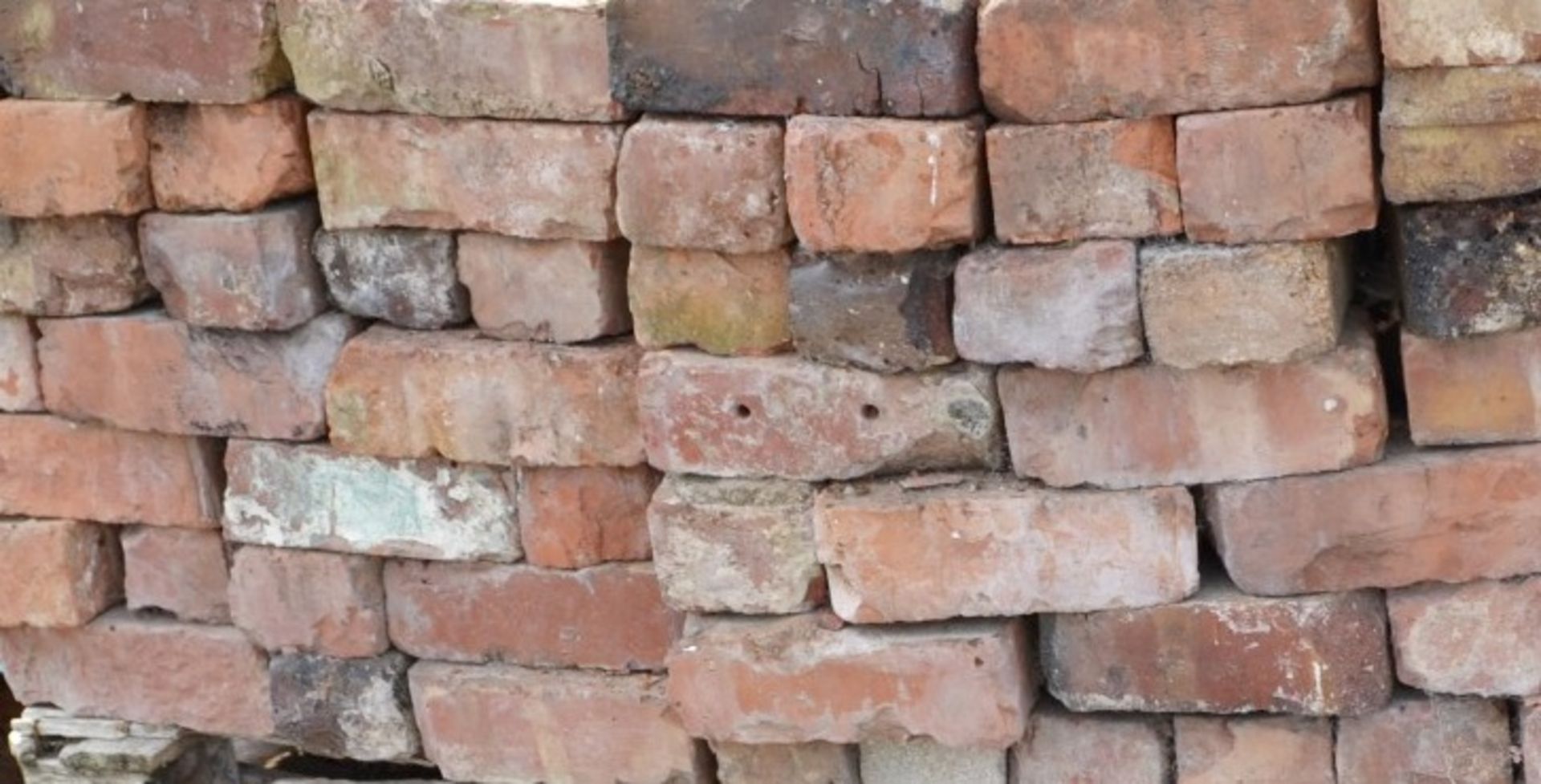 Assorted Reclaimed Hand Made Bricks - Approx 180 In Total - Average Dimensions: 22x11x7.5cm - Ref: - Image 3 of 3