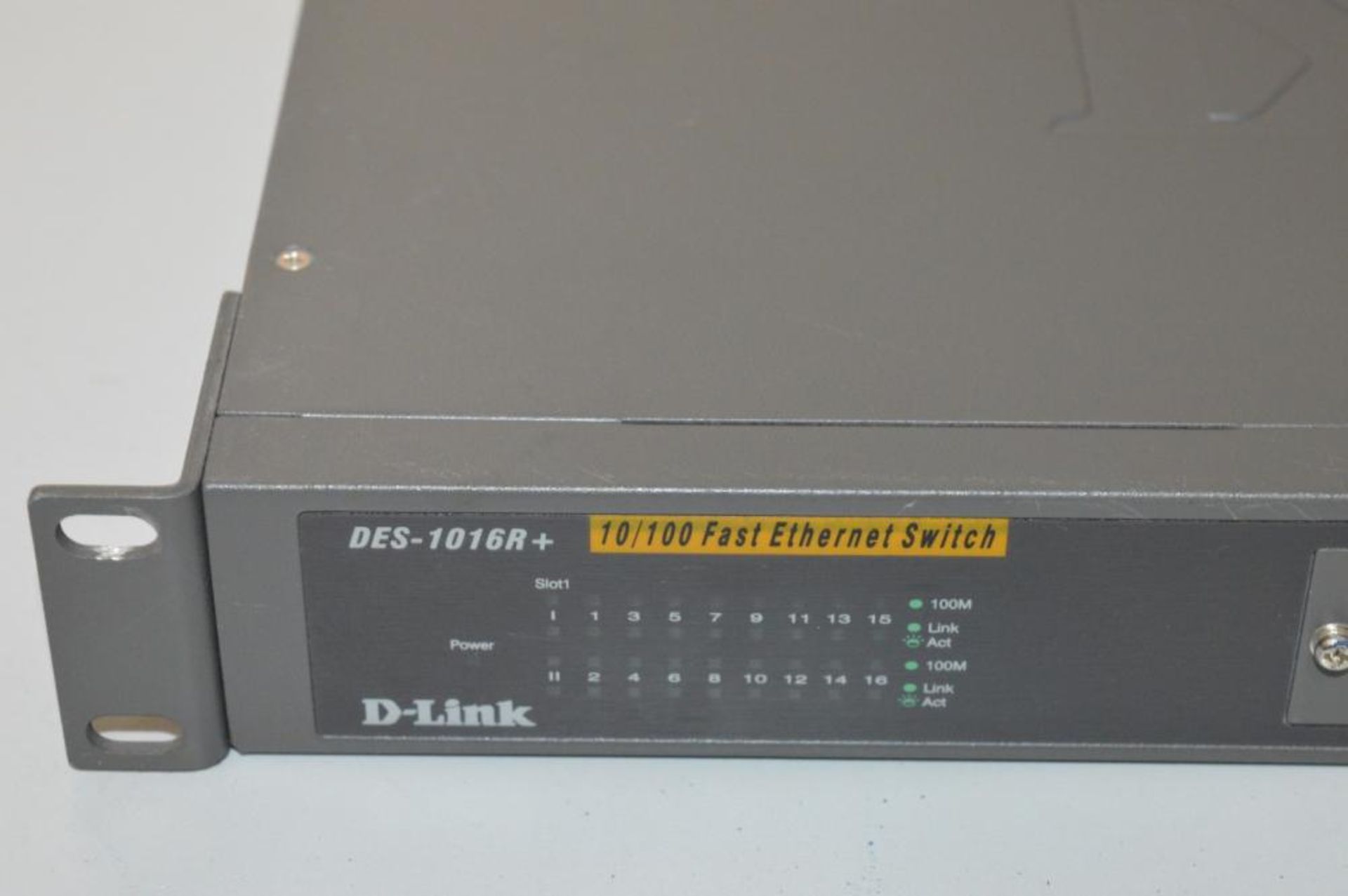 1 x DLink 10/100 16 Port Fast Ethernet Switch - Model DES-1016R+ - CL249 - Ref J780 - Location: Altr - Image 4 of 4