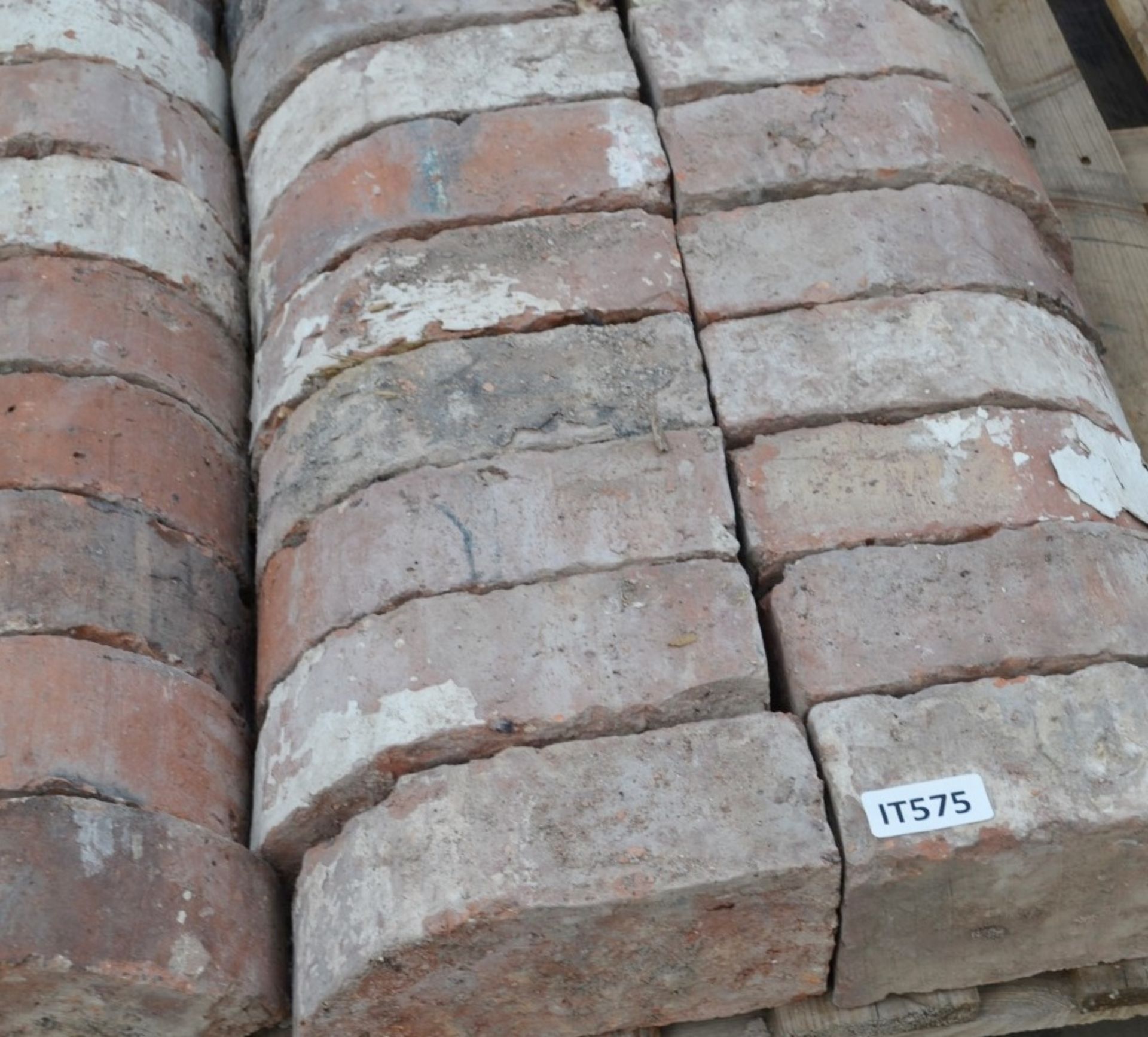 50 x Reclaimed Capping Bricks - Dimensions Approx: 22 x 12 x 7.5cm - Ref: IT575 - CL403 - - Image 2 of 4