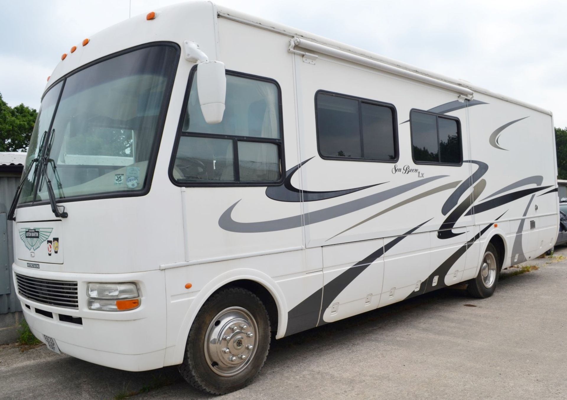 1 x 2005 National Sea Breeze LX 8321 Workhorse Class A RV Motorhome With Two Power Slide Outs - Image 28 of 31