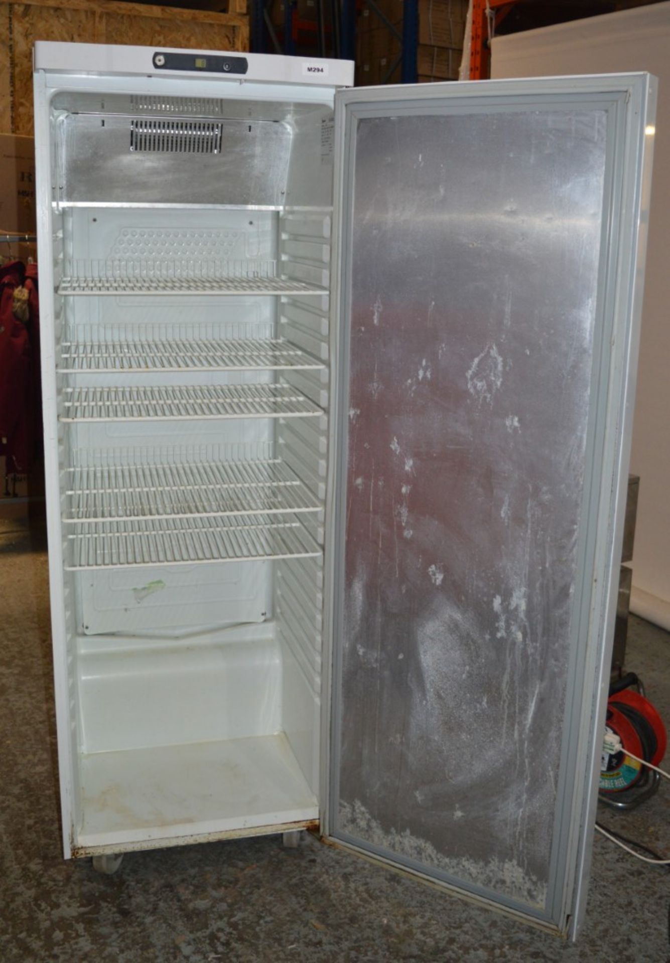 1 x Gram K400LU Commercial Refrigerator - Upright White Catering Fridge - CL295 - Ref M294 - - Image 3 of 5