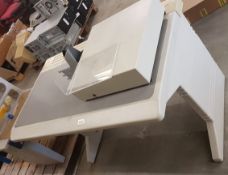 1 x Plastic Office Drawing Desk With Cashbox and Key - CL404 - Ref H116 - Location: Wincanton