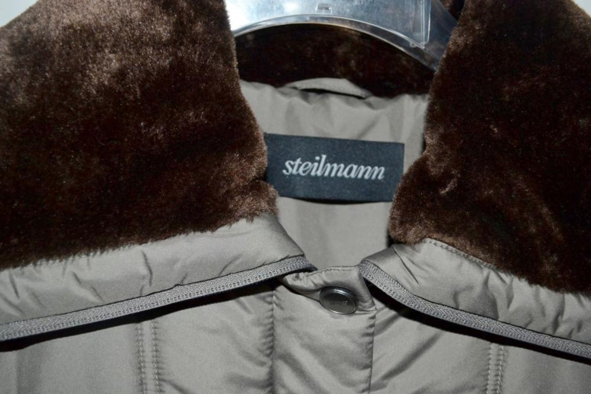 1 x Premium Steilmann Branded Womens Padded Winter Coat - Features Faux-Fur Lined Collar - Colour: K - Image 4 of 10