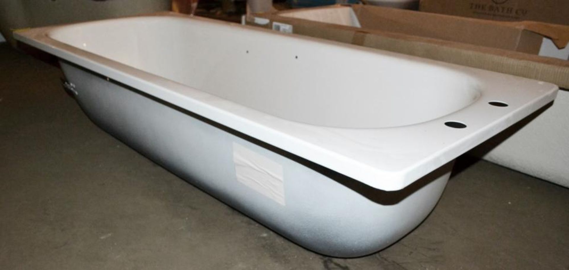 1 x Steel Bath With White Enamel Coating - Features 2 Tap Holes - Includes Box Of Fittings - New / U - Image 2 of 4