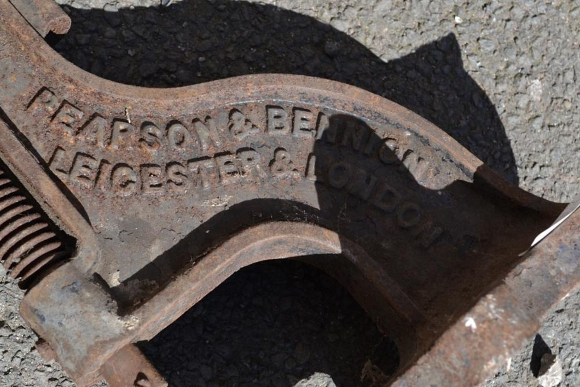 1 x Vintage Cast Iron Leather Punch - Good Display Piece - Ref: LH243 - CL285 - Location: Bolton BL1 - Image 2 of 3