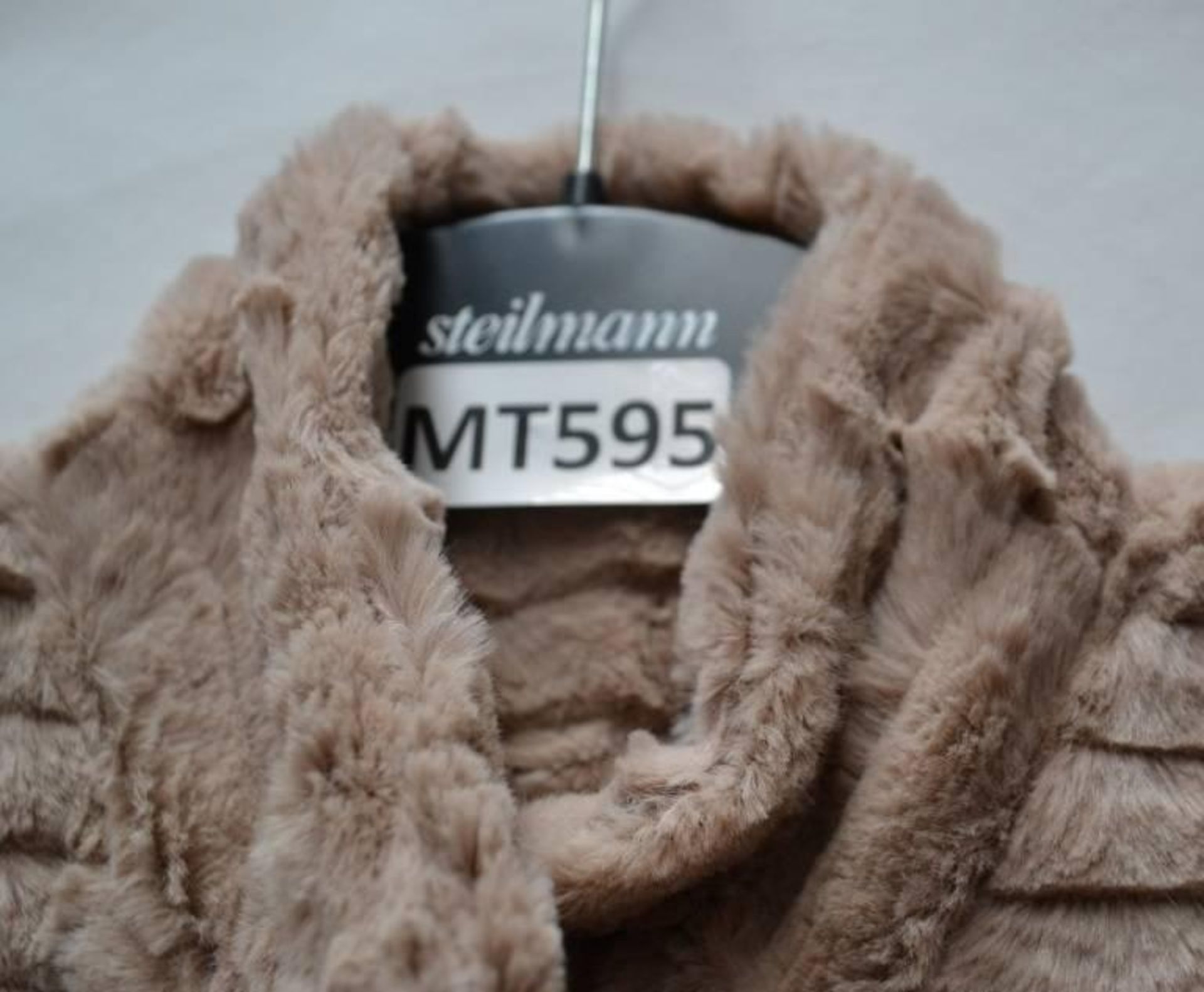 1 x Steilmann Womens Premium Soft Faux Fur Gilet In Caramel - Hook & Loop Fastening - UK Size 12 - N - Image 2 of 5