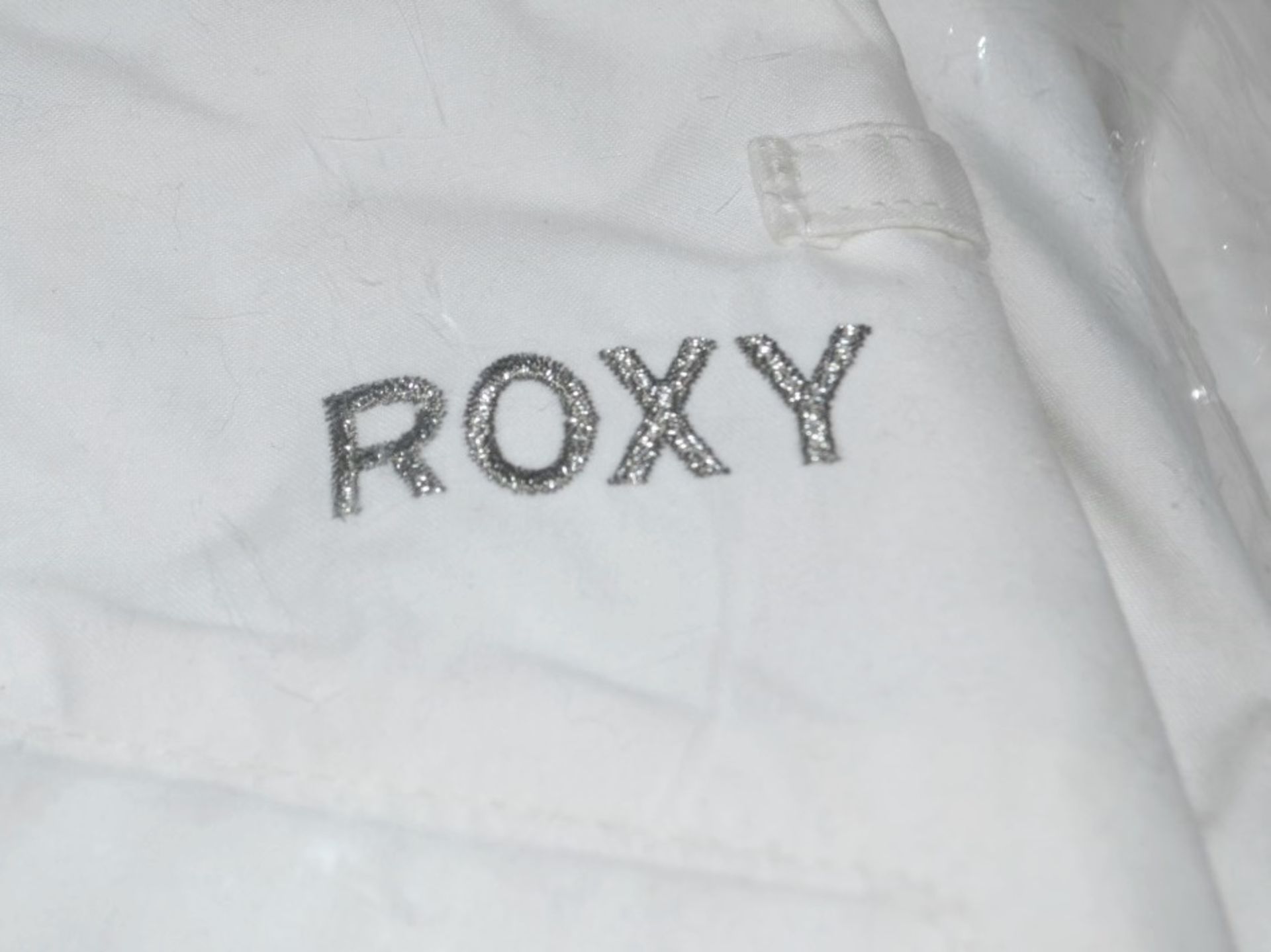 1 x Pair Of Ladies ROXY Branded 5K Ski / Snowboarding Regular Fit Pants - Colour: Bright White - - Image 3 of 6