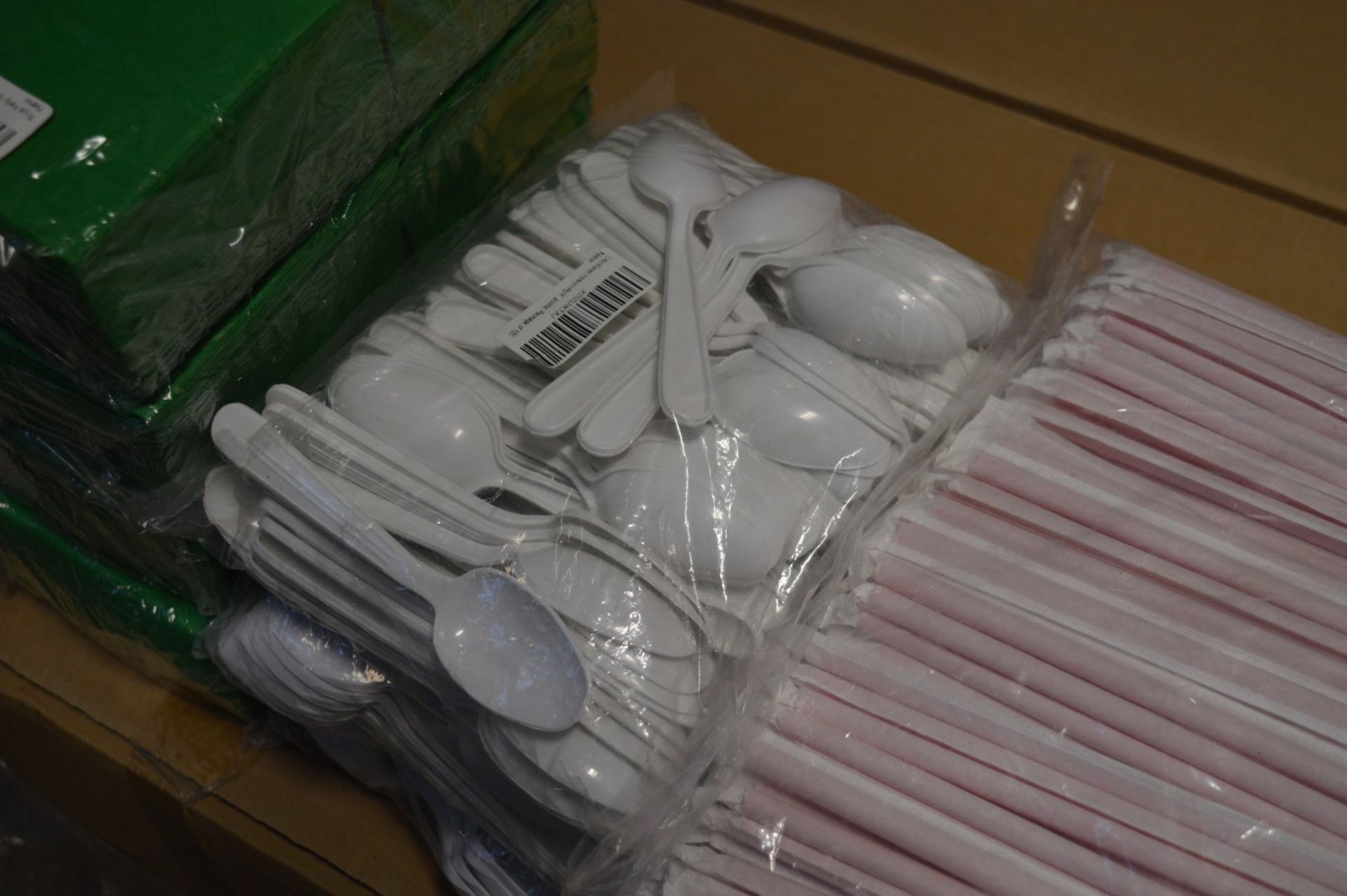 1 x Assorted Lot of Disposable Tableware - CL232 - Includes Spoons, Staws, Chopsticks and - Image 6 of 9