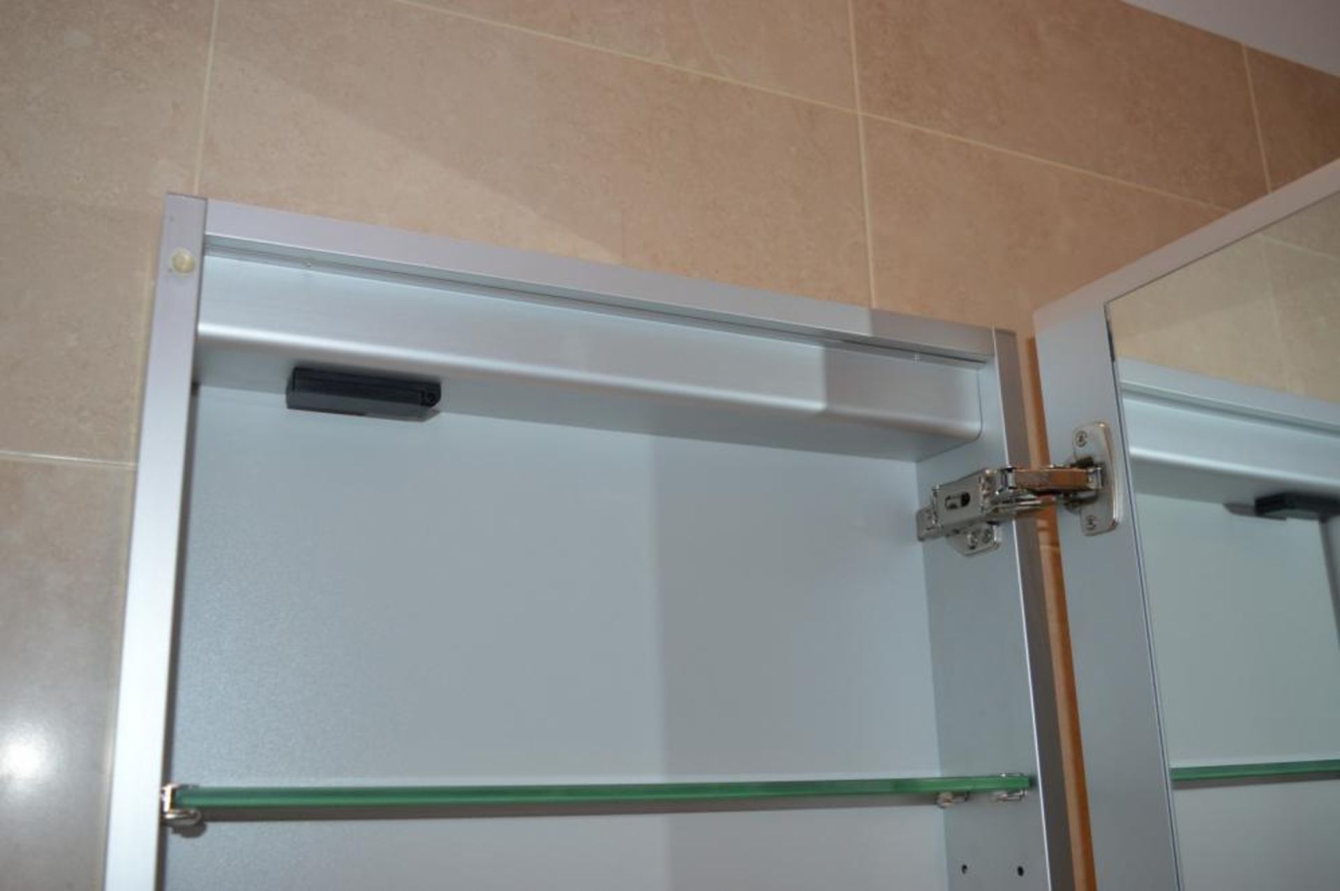 1 x Voda Design Mirrored Bathroom Cabinet 303 Aluminium With Balck Light and Shaver Socket - H70 x W - Image 4 of 4