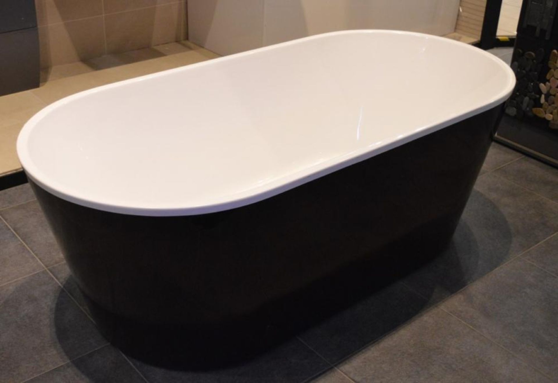 1 x Royce Morgan Sapphire 1650mm Freestanding Black Bath With Pop Up Waste - H60 x W165 x D80 cms - - Image 3 of 5