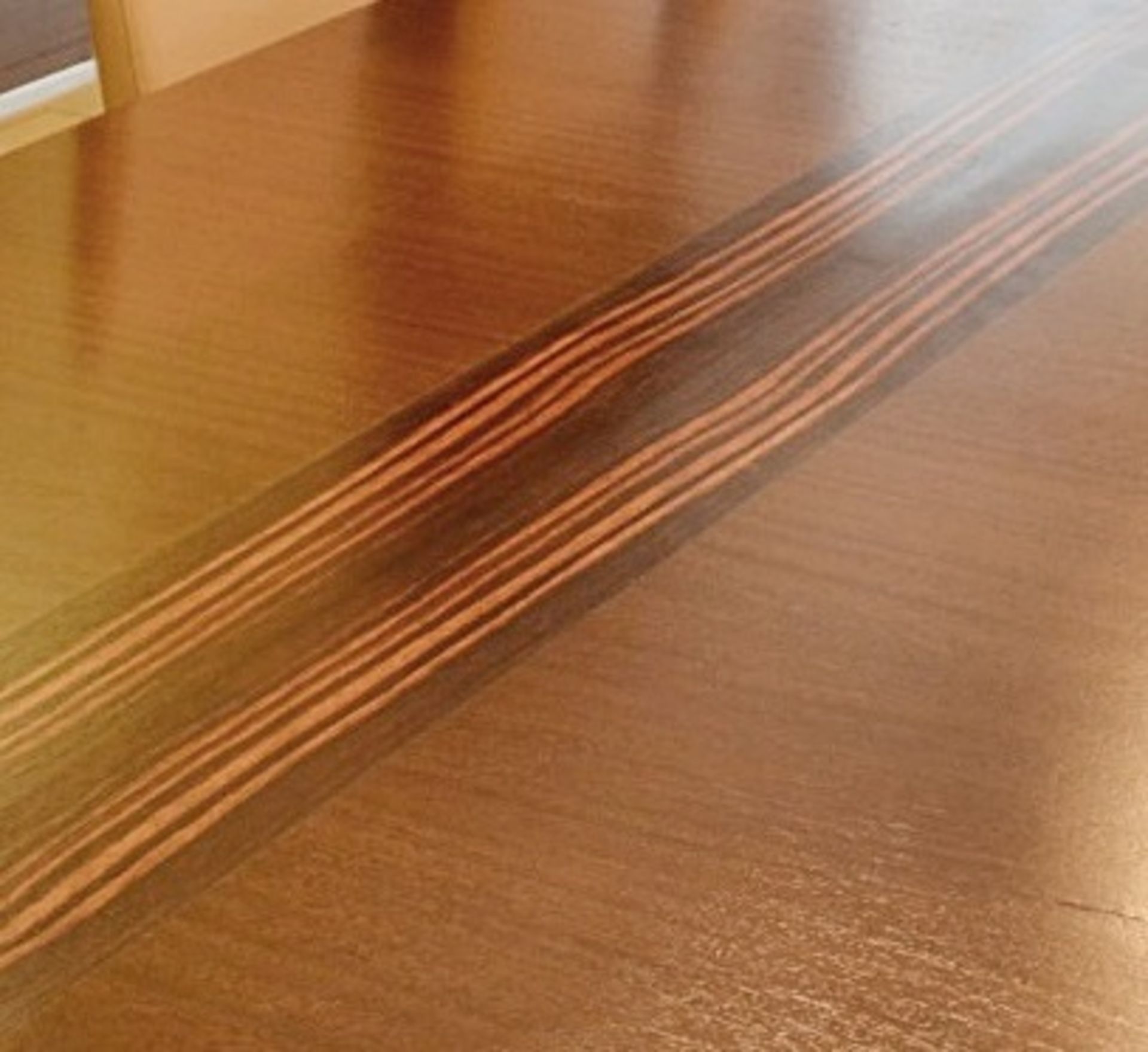 Beautiful Hand Crafted Veneered Dining Table Featuring A Zebrno Stripe Motif - NO VAT ON HAMMER - Image 3 of 7