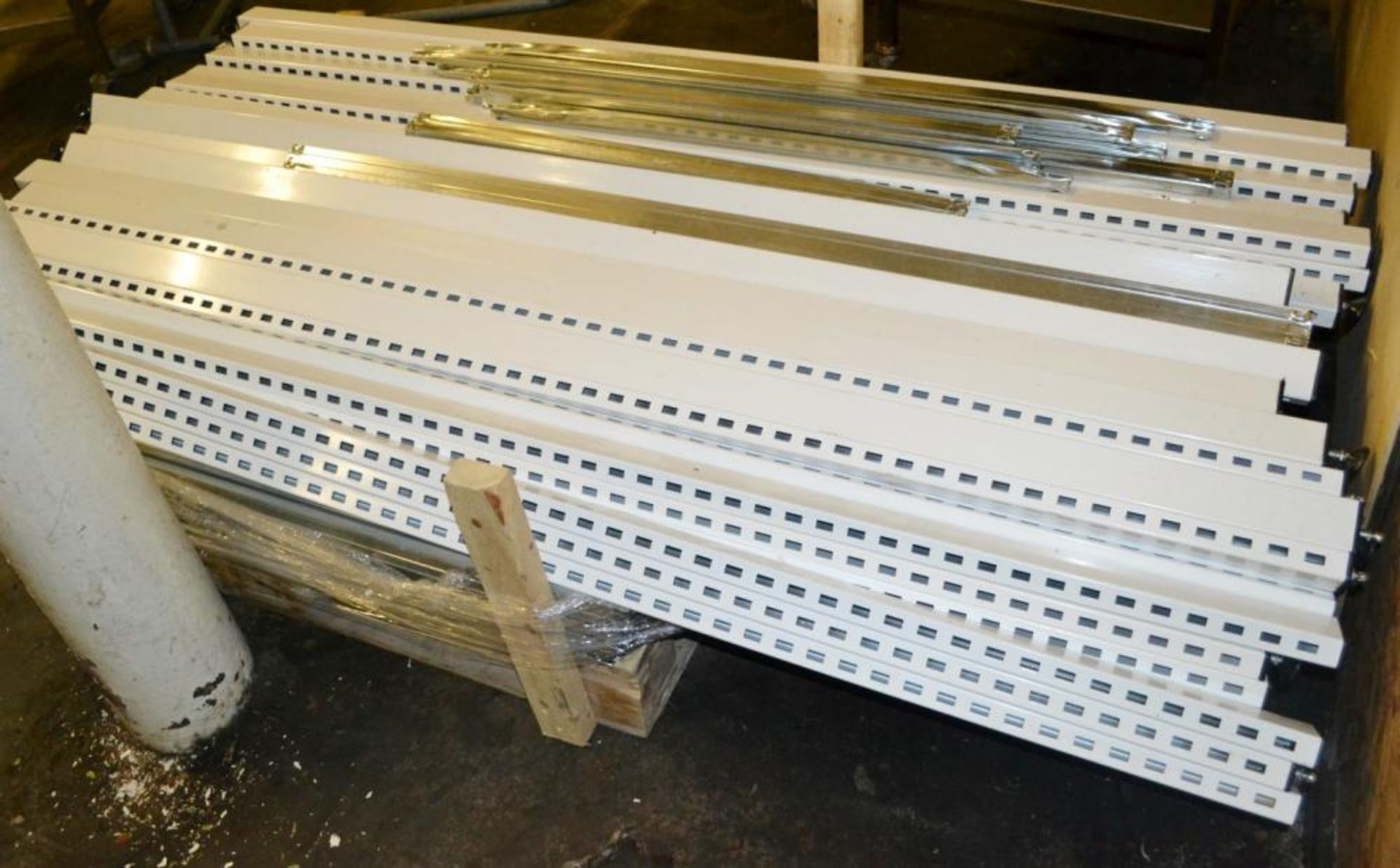 Large Selection Of Slat Wall Storage - Recently Removed From A Major UK Store - CL285 - Ref: PAL2 - - Image 2 of 13