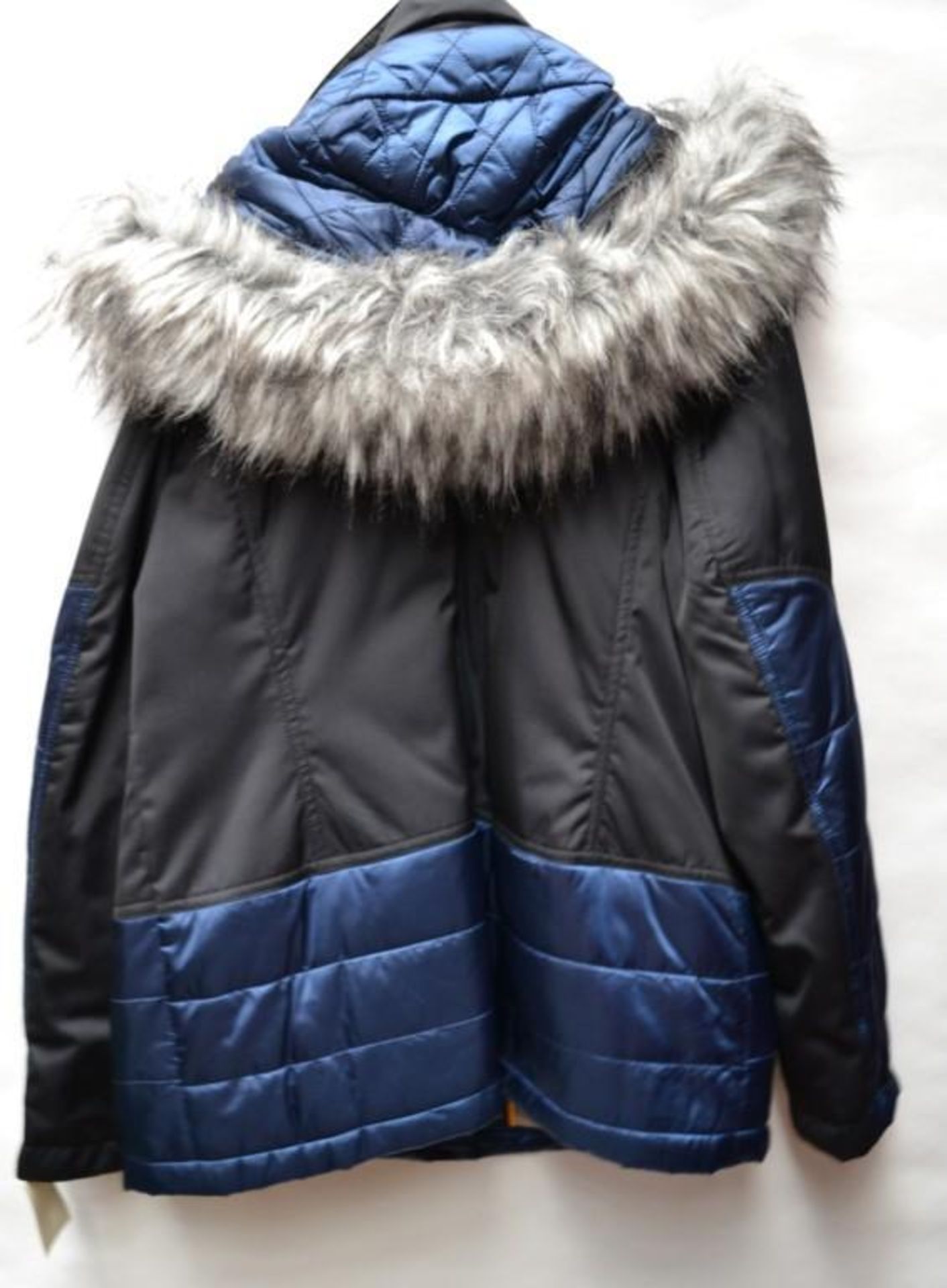 1 x Premium Branded Womens Winter Coat - Wind Proof & Water Resistant - Colour: Black / Electric Blu - Image 3 of 7