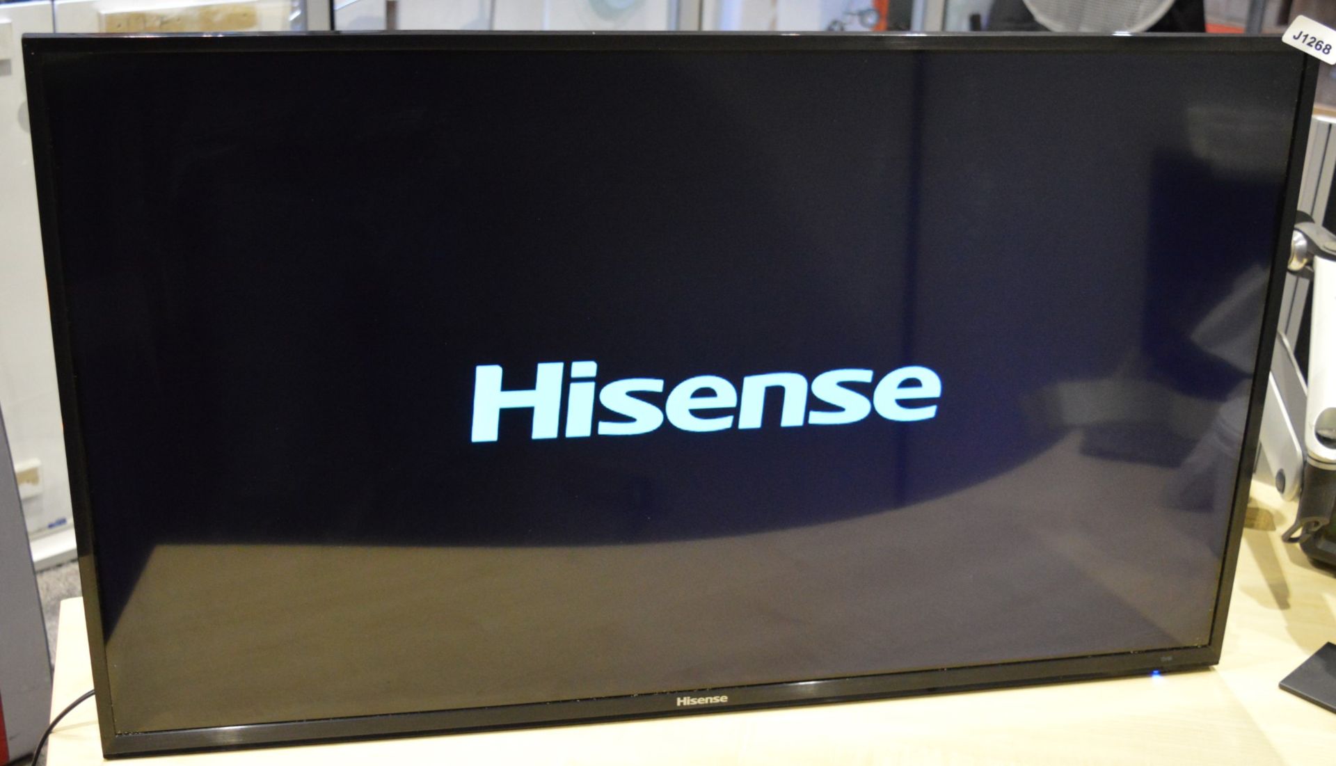 1 x Hisense 40 Inch Full HD Television With Built in Freeview and USB Digital Media Player - - Image 2 of 6