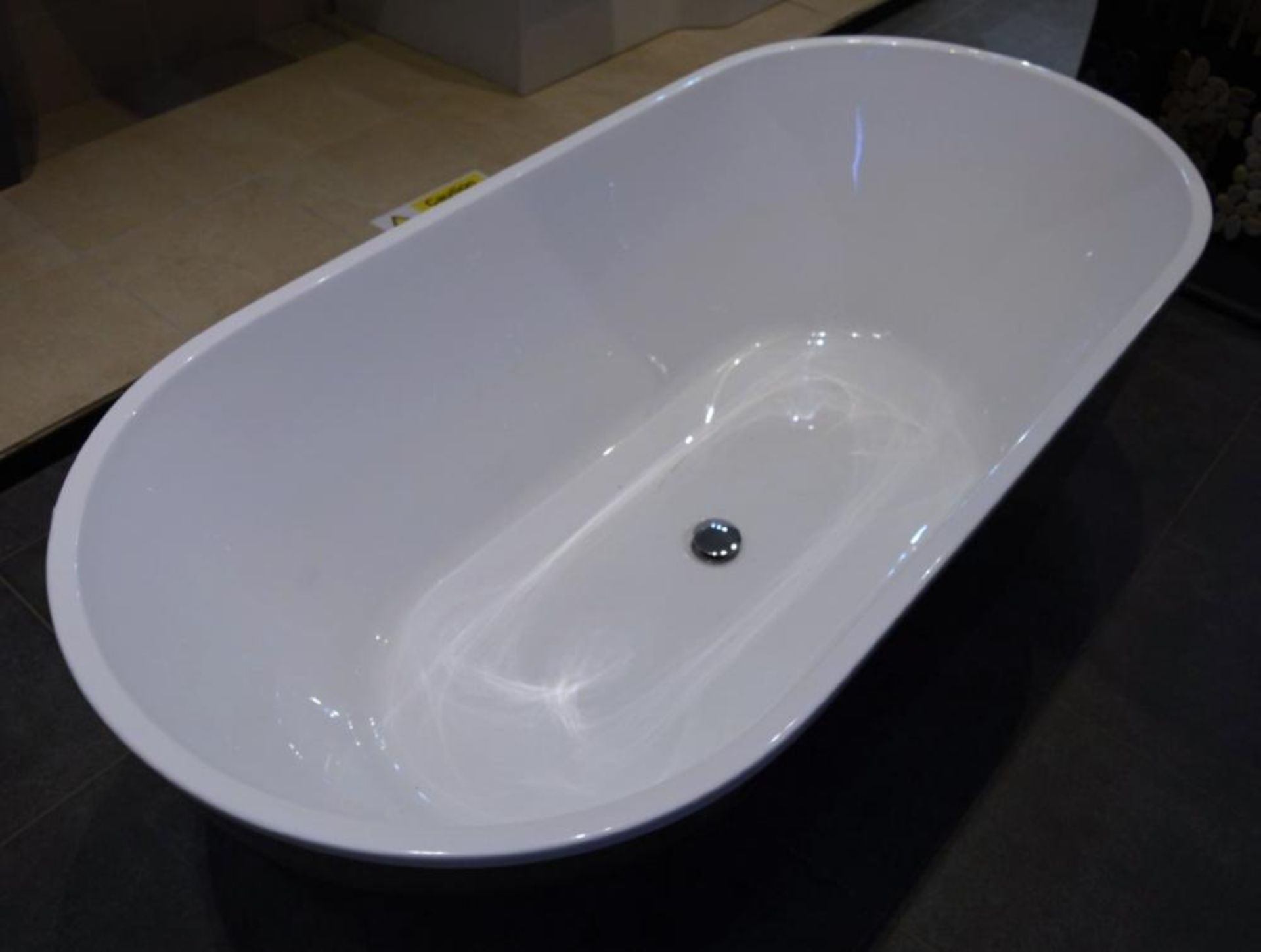 1 x Royce Morgan Sapphire 1650mm Freestanding Black Bath With Pop Up Waste - H60 x W165 x D80 cms - - Image 4 of 5