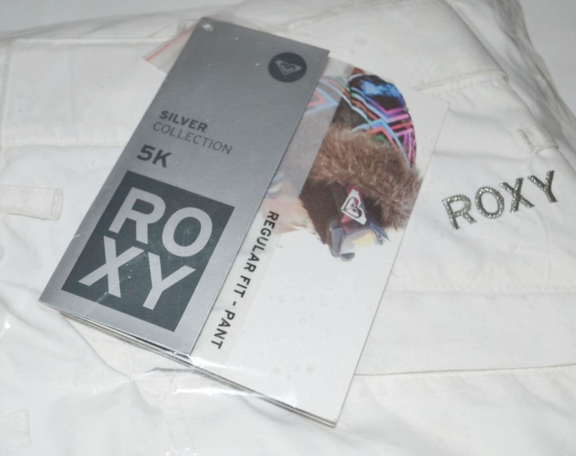 1 x Pair Of Ladies ROXY Branded 5K Ski / Snowboarding Regular Fit Pants - Colour: Bright White - - Image 5 of 6