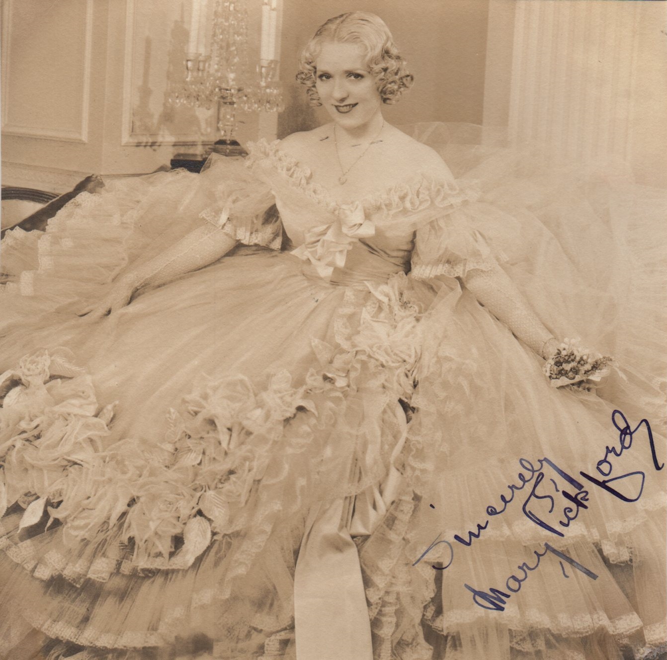 ACADEMY AWARD WINNERS: Selection of vintage signed postcard photographs and larger (2) by various - Image 6 of 7