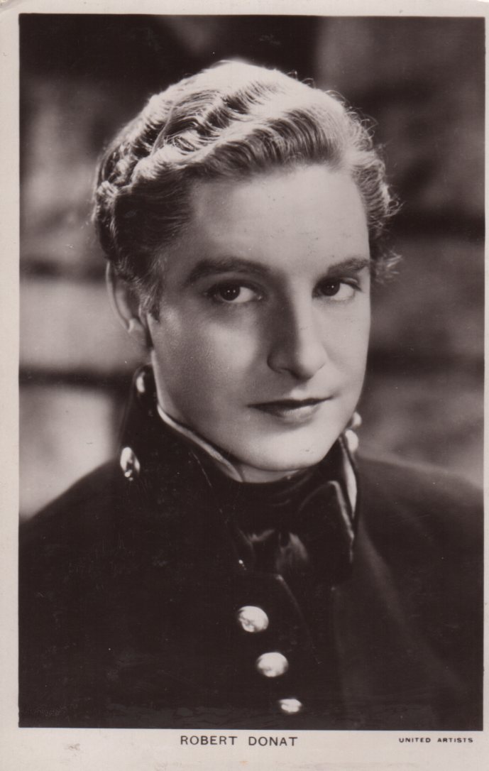 ACTORS: Selection of vintage signed postcard photographs by various film and stage actors including - Image 3 of 18