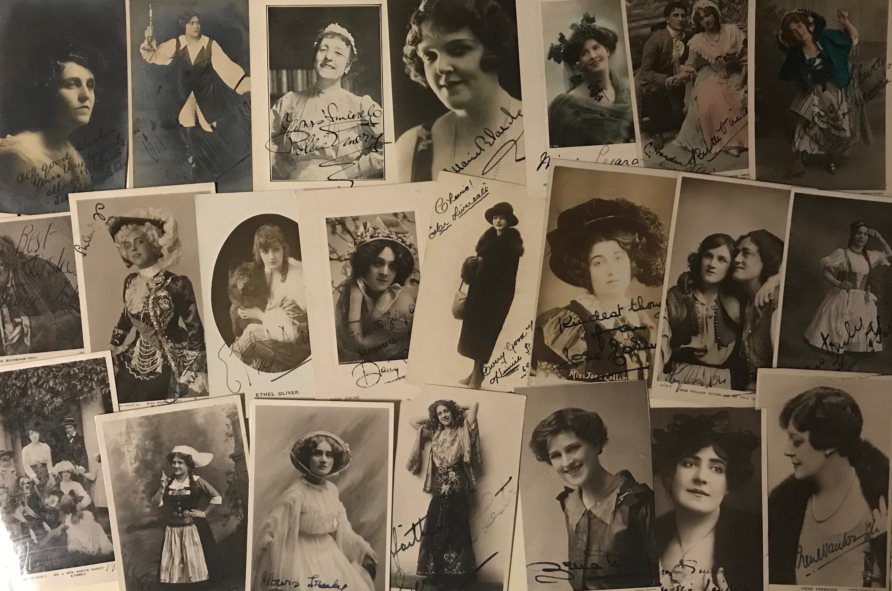 THEATRE: Selection of vintage signed postcard photographs by various Edwardian stage actresses - Bild 12 aus 12