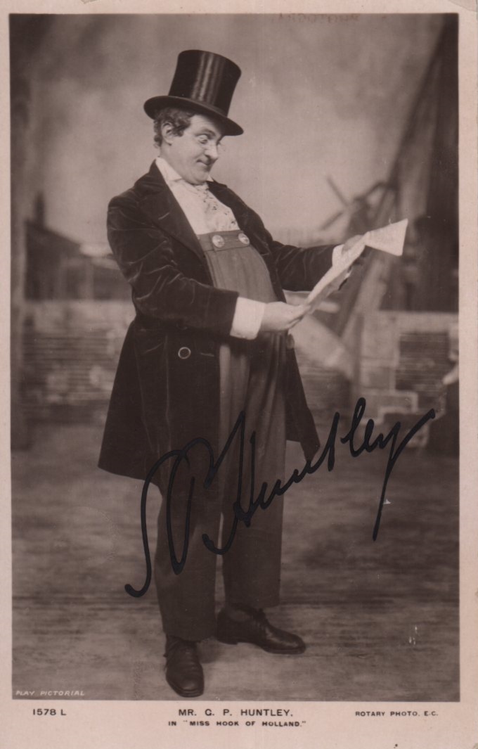 THEATRE: Selection of vintage signed postcard photographs by various Edwardian stage actors and - Bild 5 aus 8