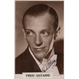 ACADEMY AWARD WINNERS: Small selection of four vintage signed postcard photographs by various Oscar