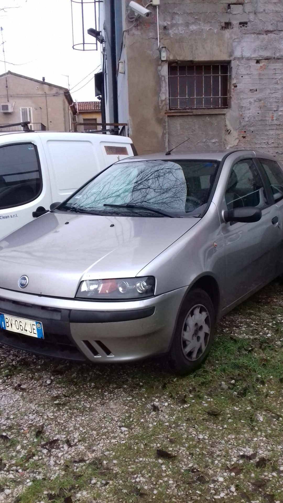 N. 2 (ES. N° 155/18 IVG N° 5.484) AUTOVETTURA FIAT PUNTO TG. BV 064 JE, COLOR GRIGIO METALLIZZATO