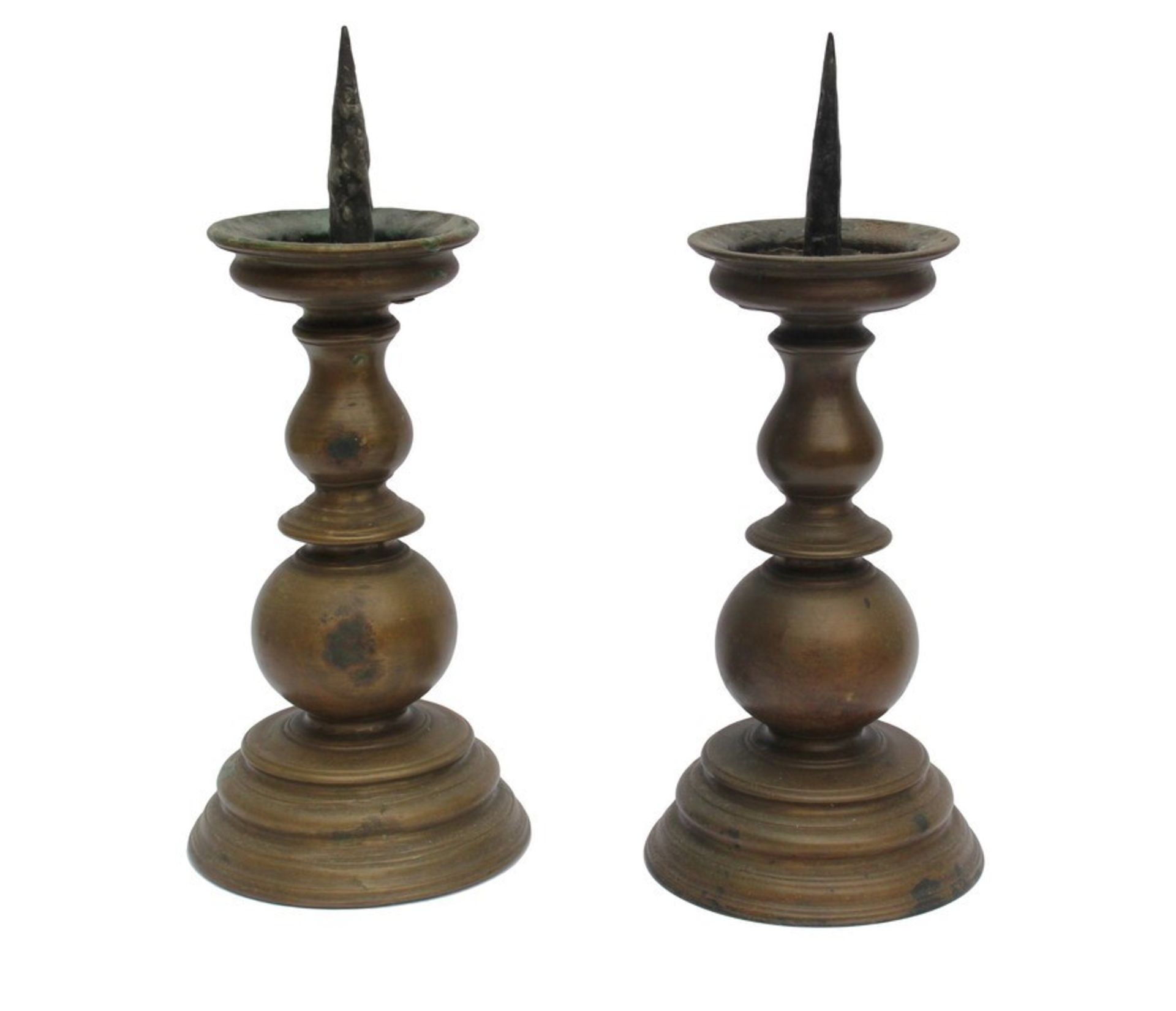 N. 6 (ES. N° 959/17 IVG N° 5.429) N. 2 CANDELABRI DI OTTONE DEL 1600