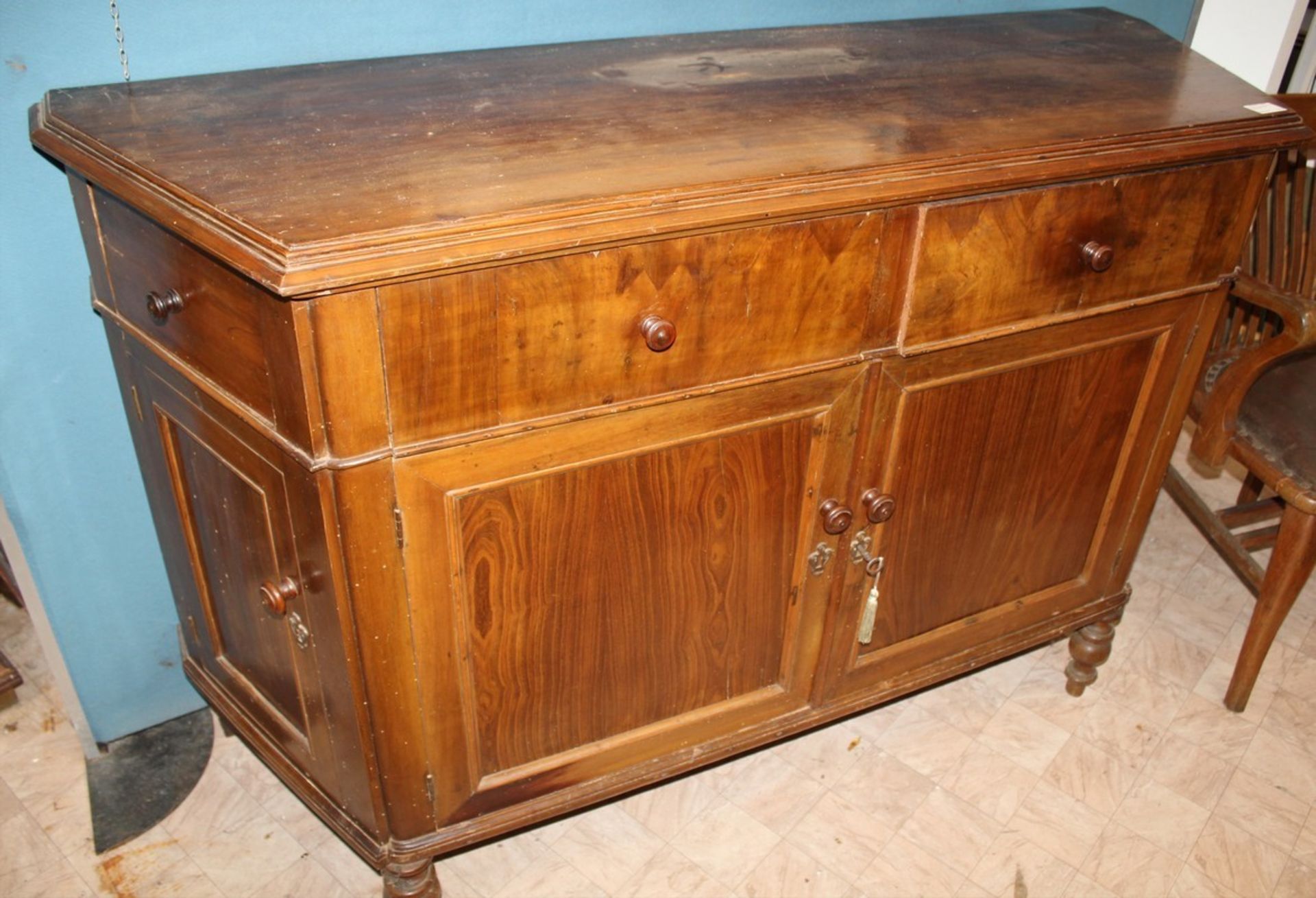 N. 4042 (V.F. 901) Credenza Vicentina a porte e 4 cassetti, fine '800, cm. 150x55x105