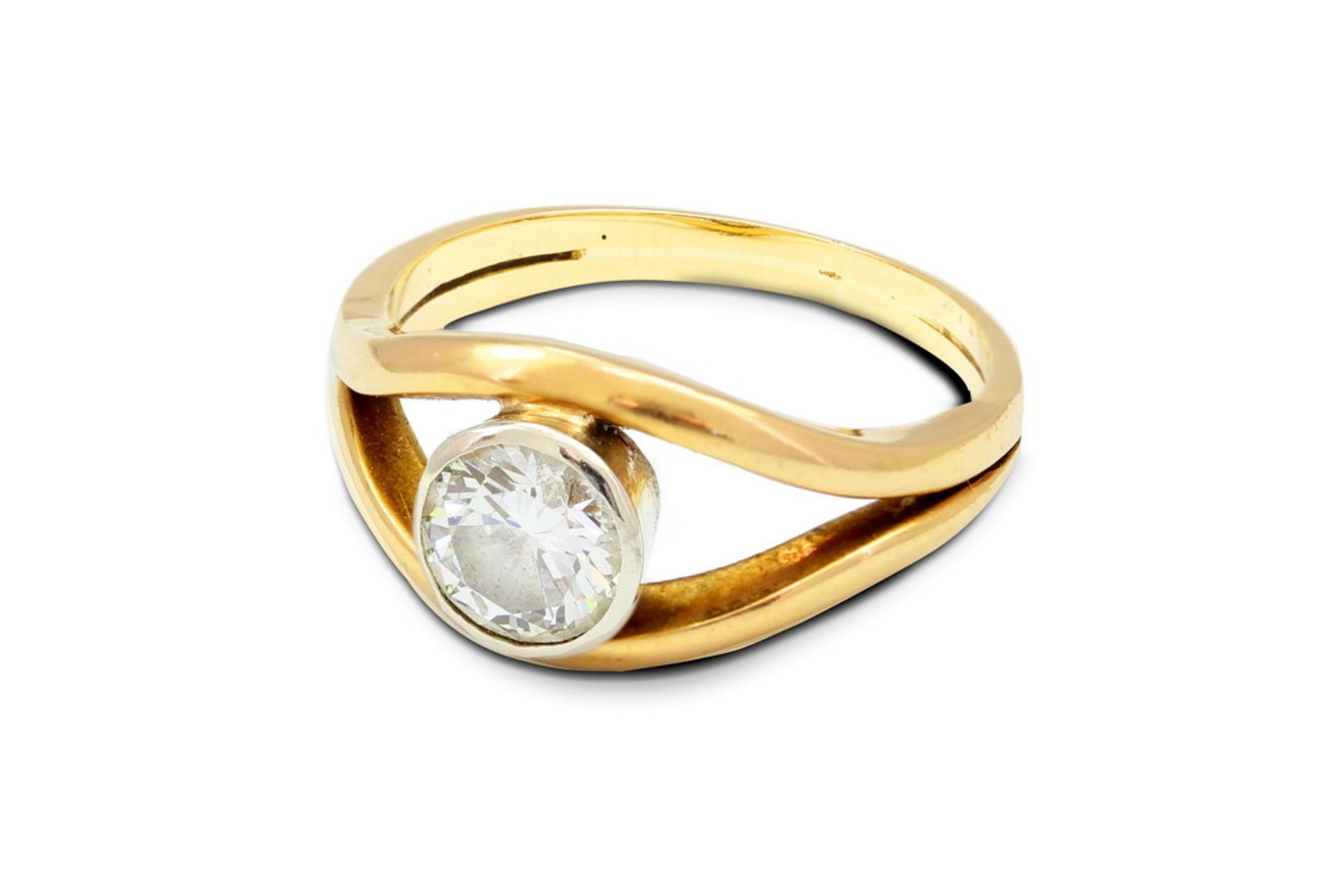 N. 4109 (V.F. 482) ANELLO IN ORO GIALLO 18KT CON DIAMANTE CENTRALE TAGLIO BRILLANTE CT. 0,60 CIRCA