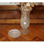 Lotto di un vaso ed un posacenere in cristallo molato, un vaso e una potique