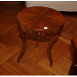Un tavolino con cassettino a tre piedi diametro cm. 35 cm. 47 h., primi '900