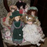 Lotto di 5 bambole in porcellana dipinta a mano di cui 3 con garanzia