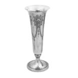 Vaso in argento sterling tit. 925 cesellato a motivi classici con ghirlande, cm. 30 Gorham America