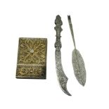Lotto di un porta carte, una penna in taglia carte e in metallo lavorazione e filigrana sec. XIX