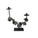 Candelabro a due fiamme in metallo con foglie e grappolo d'uva, h. cm. 40, periodo Liberty