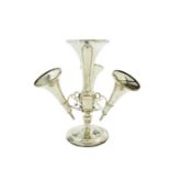 Epergne in argento a quattro toulipe cm. h 27. Bolli Birmingham 1911