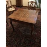 CENTRAL BASE TABLE, WITH CHESSBOARD TOP, VENETIAN, CURVED LEGS