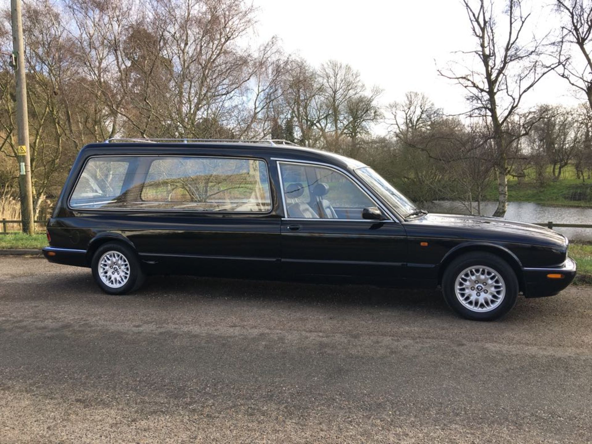 2002 DAIMLER HEARSE FUNERAL VEHICLE - Image 7 of 21