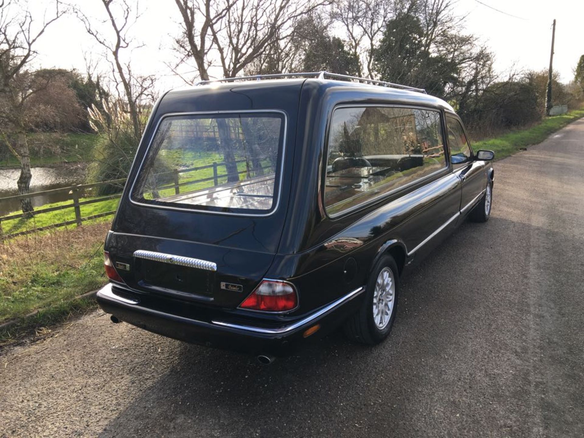 2002 DAIMLER HEARSE FUNERAL VEHICLE - Image 4 of 21