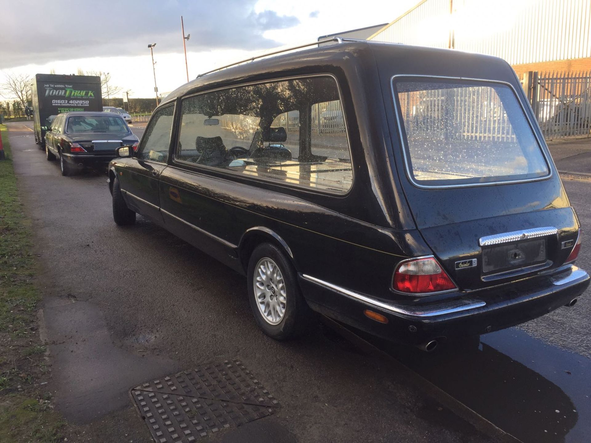 2002 DAIMLER HEARSE FUNERAL VEHICLE - Image 8 of 21