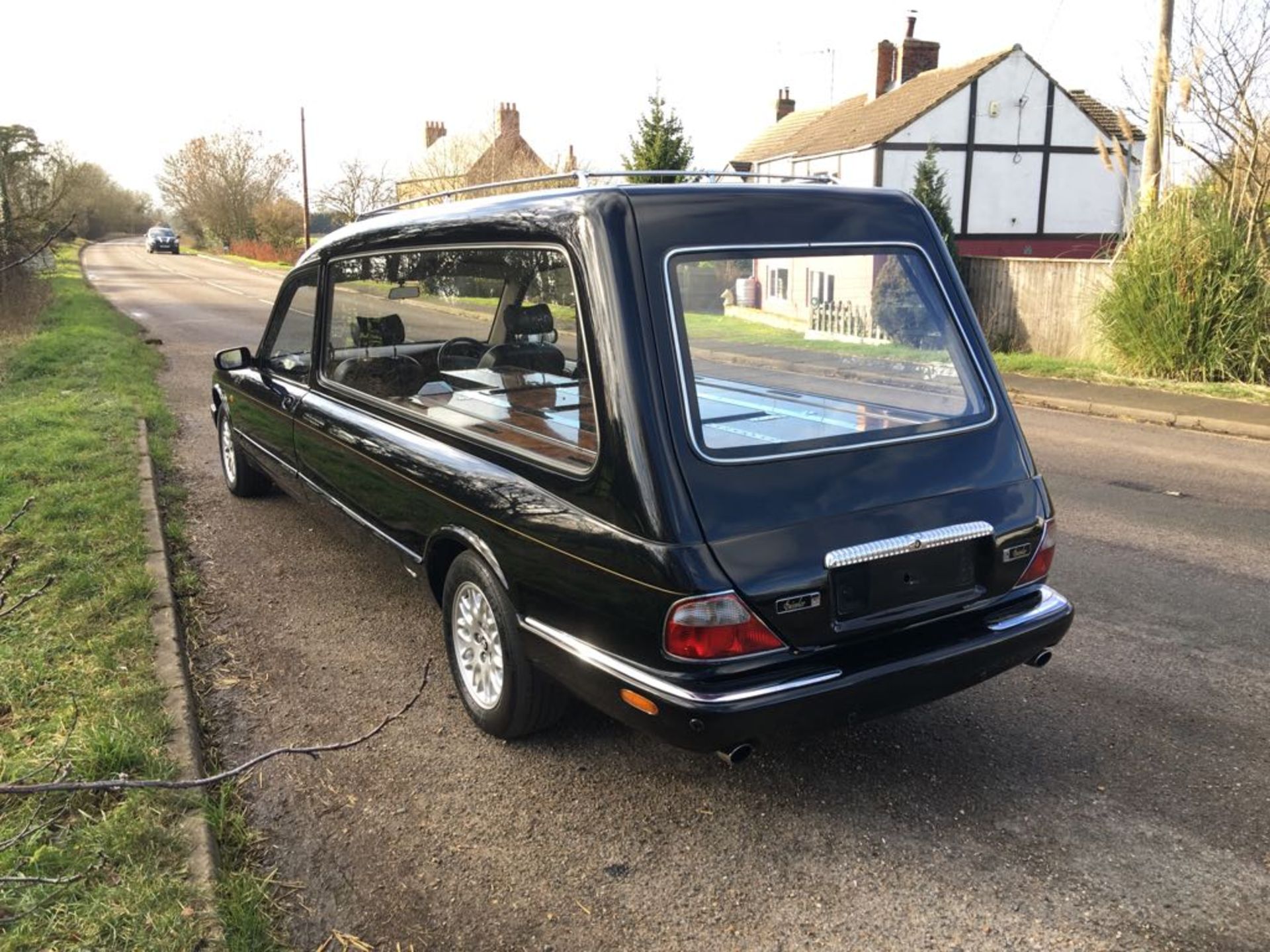 2002 DAIMLER HEARSE FUNERAL VEHICLE - Image 5 of 21