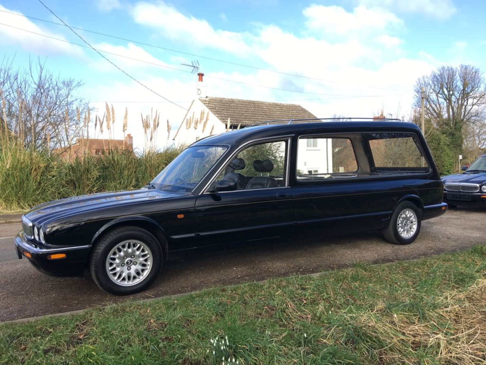 2002 DAIMLER HEARSE FUNERAL VEHICLE - Image 9 of 21