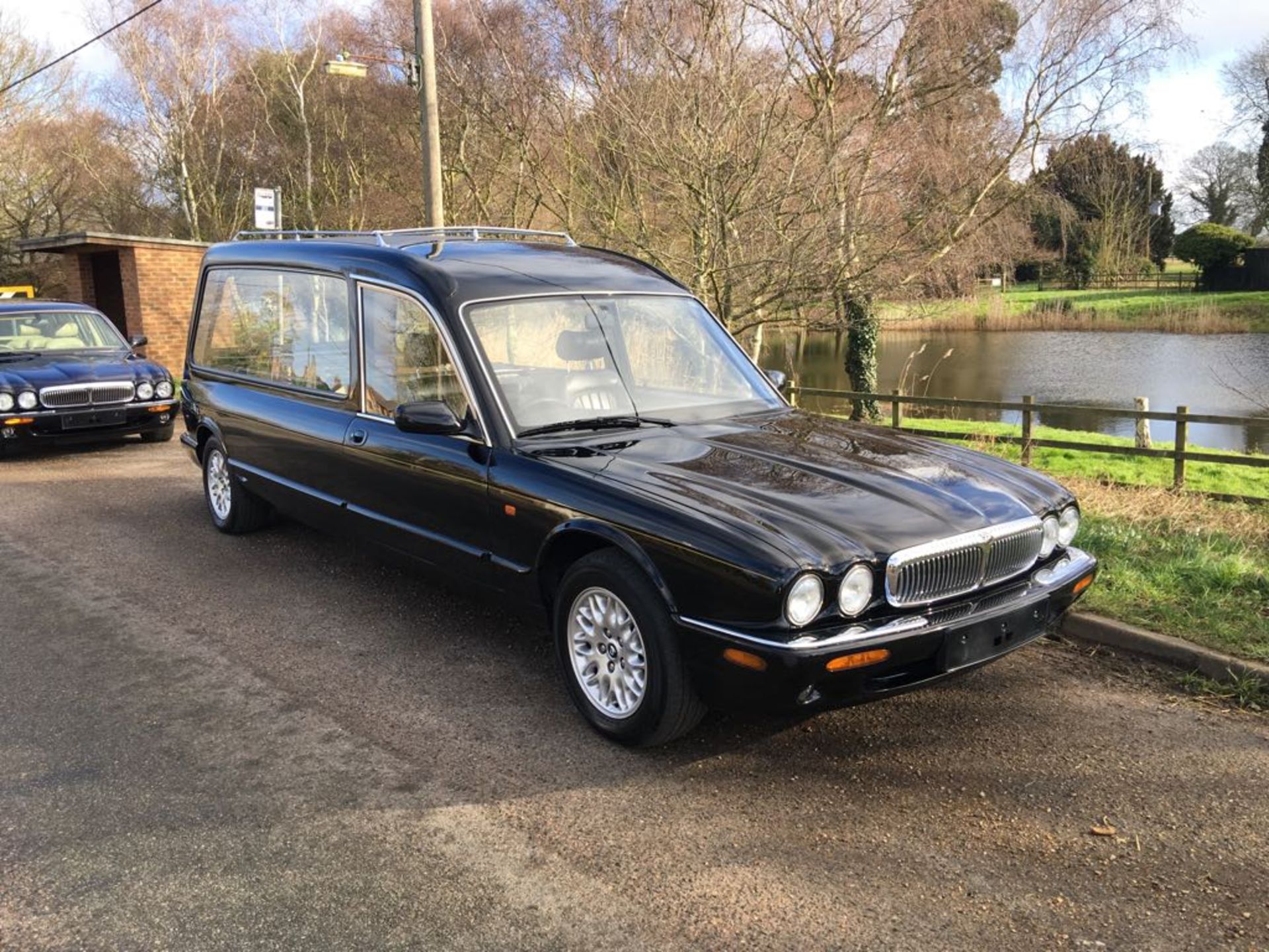 2002 DAIMLER HEARSE FUNERAL VEHICLE