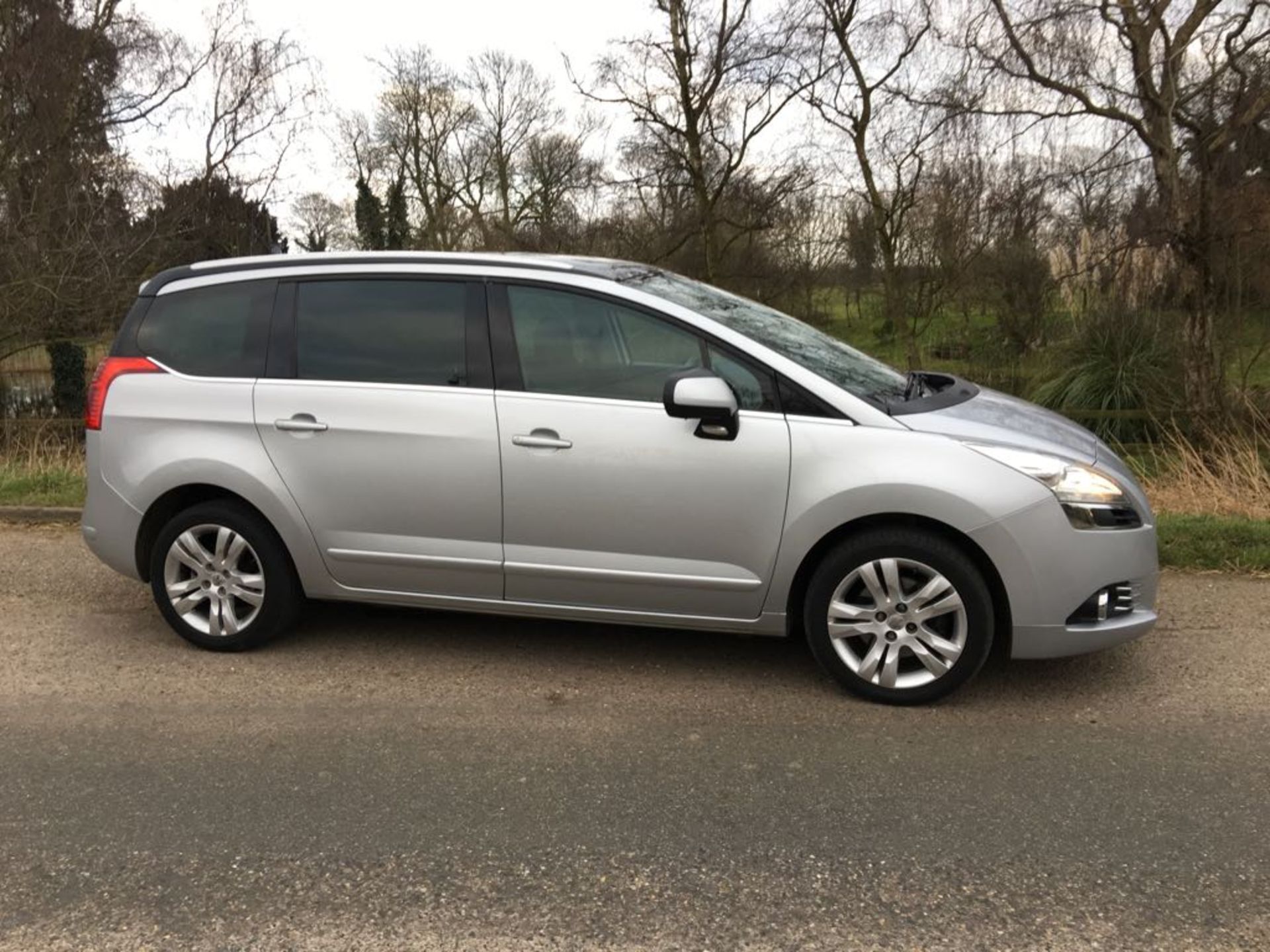 2010 PEUGEOT 5008 EXCLUSIVE HDI AUTO **7 SEATER** - Image 6 of 24