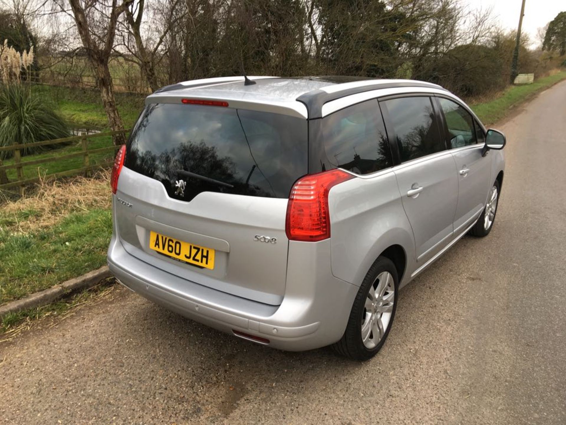 2010 PEUGEOT 5008 EXCLUSIVE HDI AUTO **7 SEATER** - Image 7 of 24