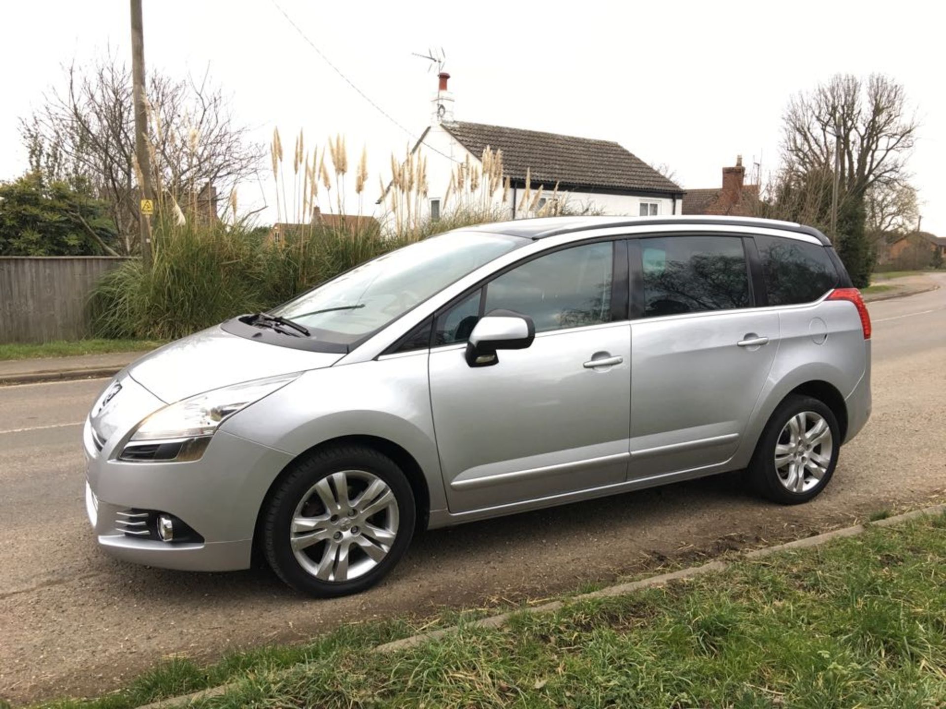 2010 PEUGEOT 5008 EXCLUSIVE HDI AUTO **7 SEATER** - Image 5 of 24