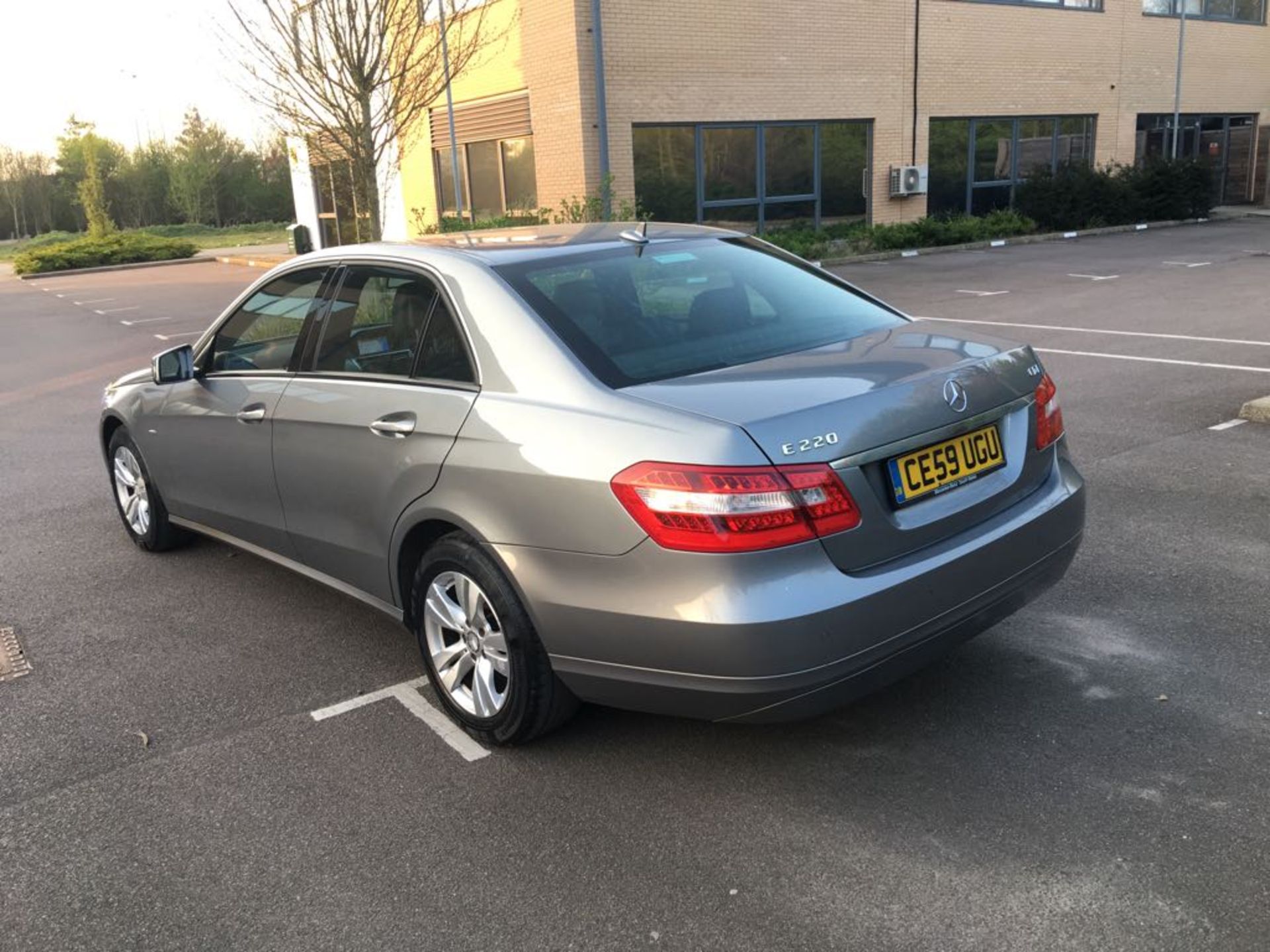 2009 MERCEDES BENZ E220 CLASS DIESEL SALOON BlueEFFICIENCY SE AUTO - Image 4 of 17